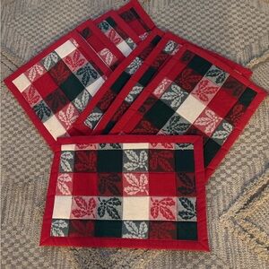 Red and Green Leaf Pattern Placemats